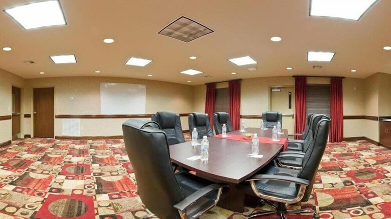 Holiday Inn Express Hotel & Suites Talladega