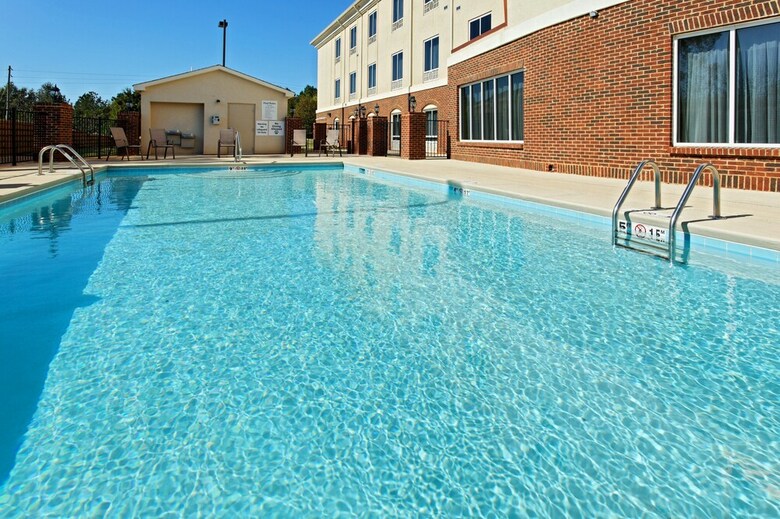 Holiday Inn Express Hotel & Suites Talladega
