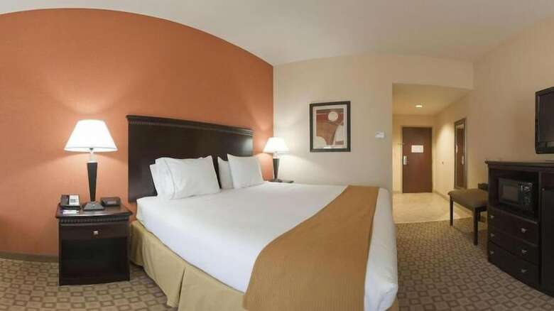 Holiday Inn Express Hotel & Suites Talladega