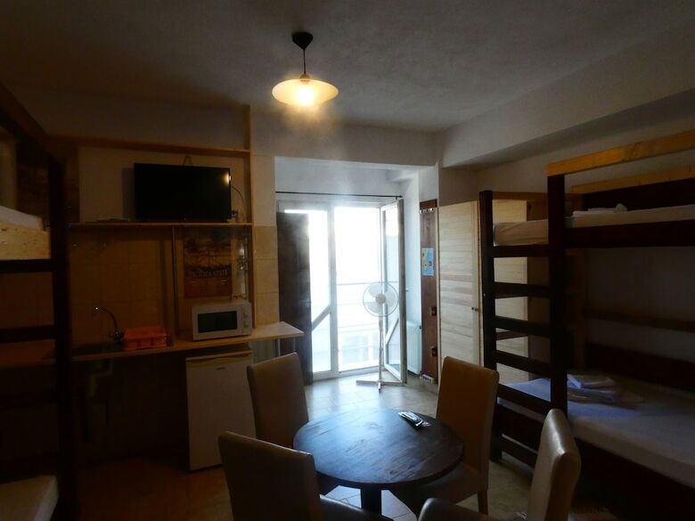 Hostal Taxi Hostel