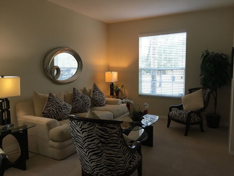 Stunning 6 Bed Home With Modern Decor And Own Private Pool