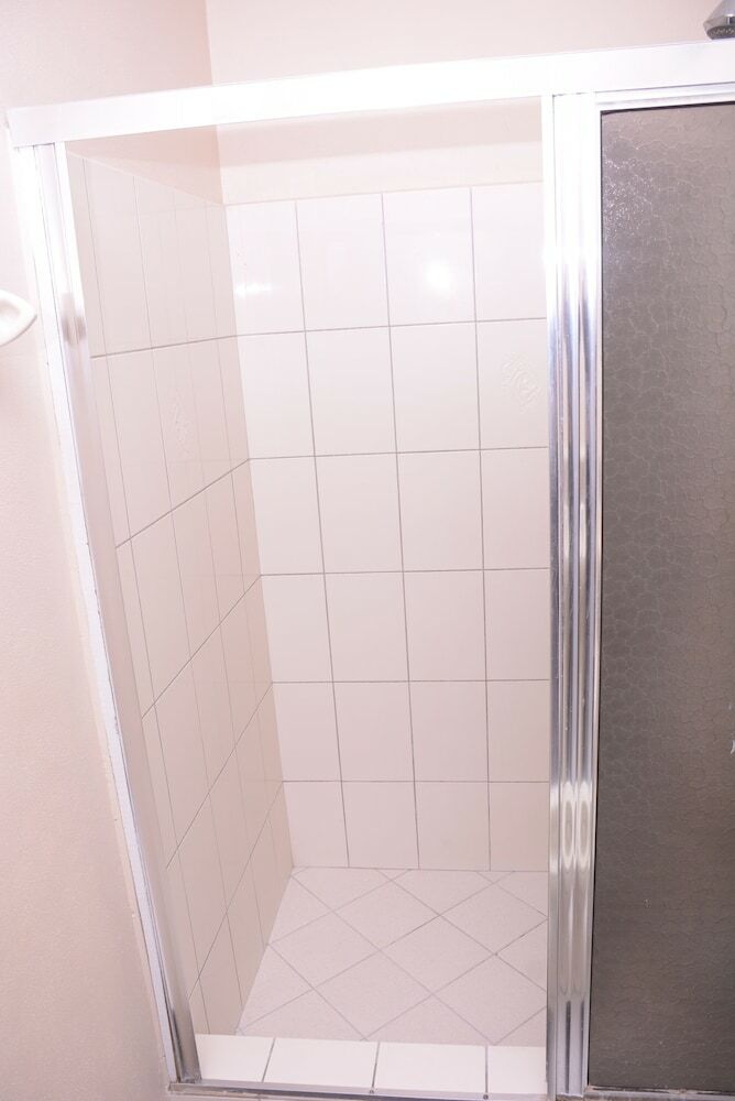 Hillview Apartments