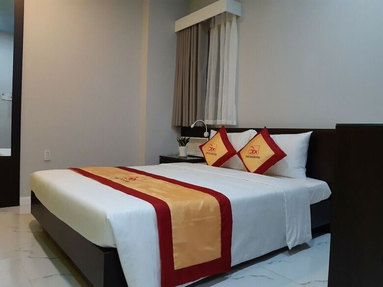 The Six Hotel