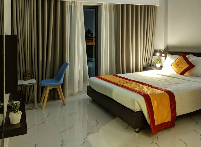 The Six Hotel