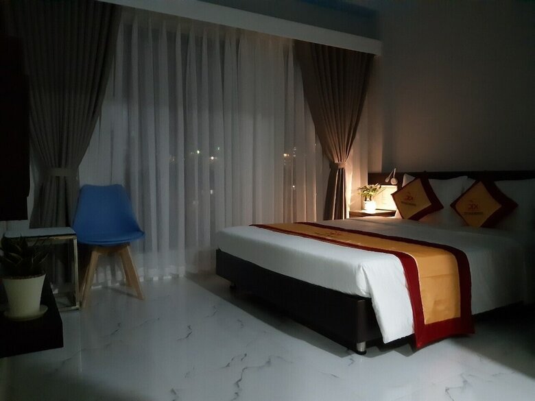 The Six Hotel