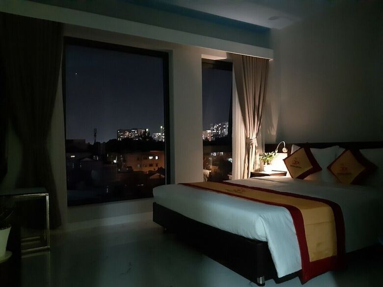 The Six Hotel