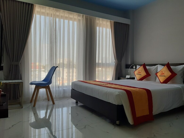 The Six Hotel