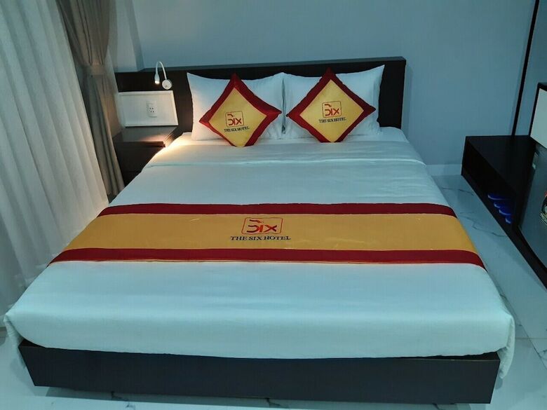 The Six Hotel