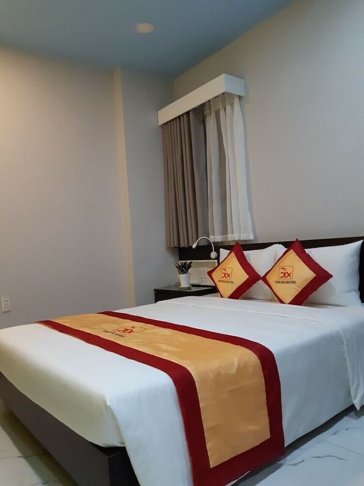 The Six Hotel