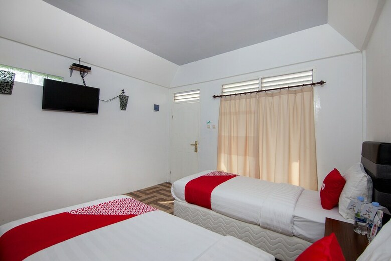 Bed & Breakfast Oyo 1812 Dg Inn Omah Waris