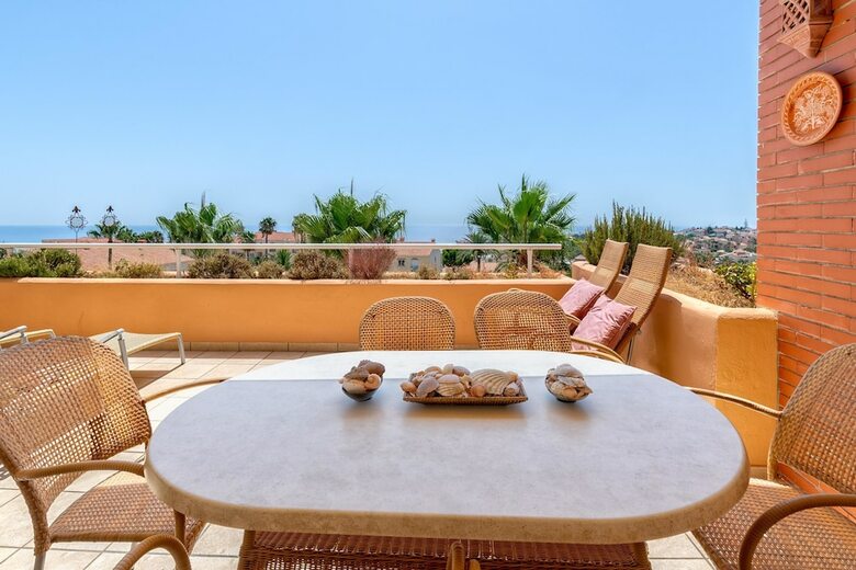 Malibu 8 - Stunning 2br Sea View Condo, Heated Pool