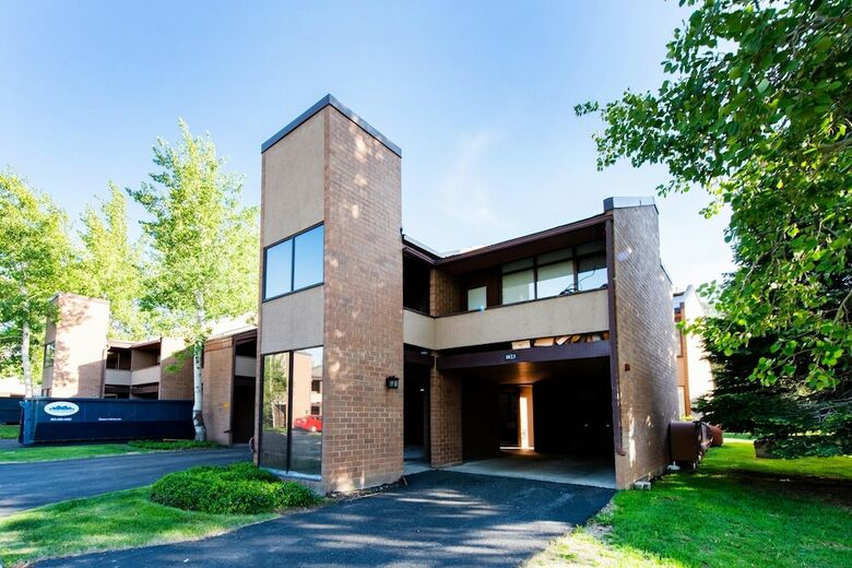 Park Avenue Townhomes By Identity Properties