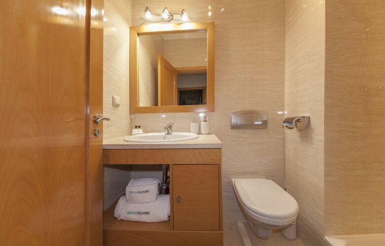 B44 - Alto Do Quint�o Central Apartment
