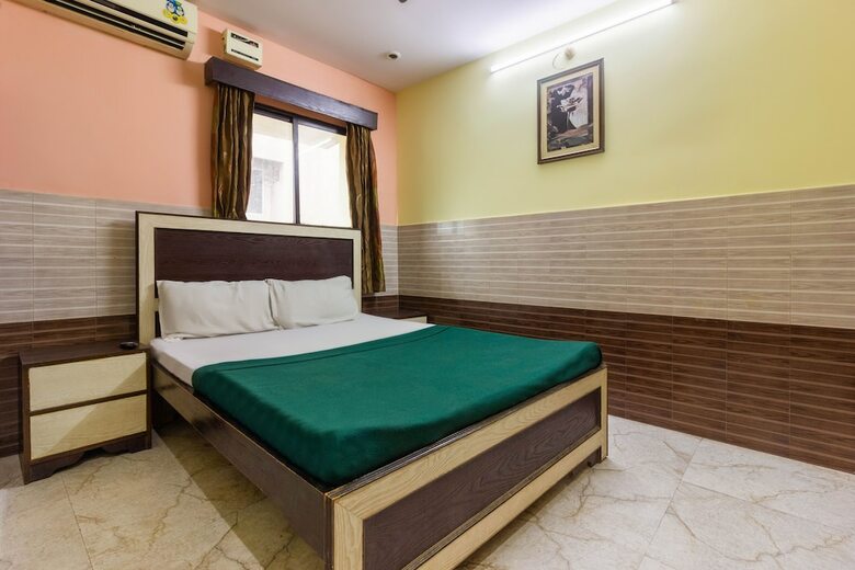 Spot On 46066 Hotel Azizia Residency