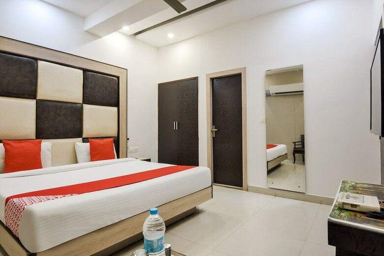 Oyo 60737 Hotel Purple Residency