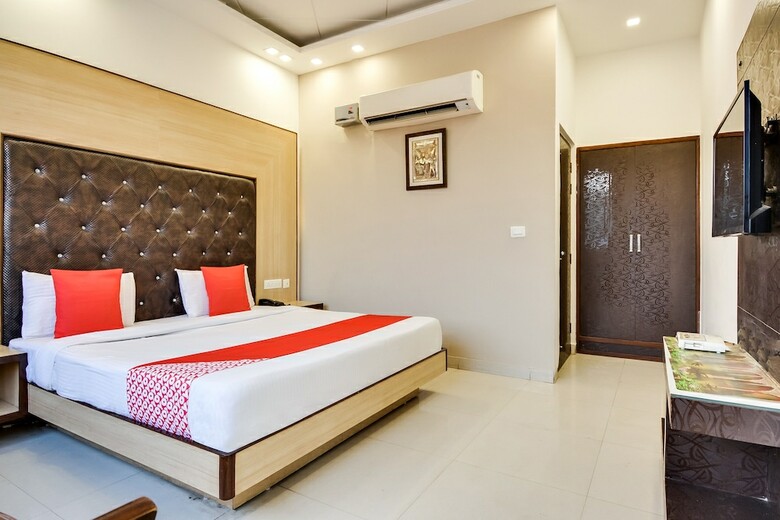 Oyo 60737 Hotel Purple Residency