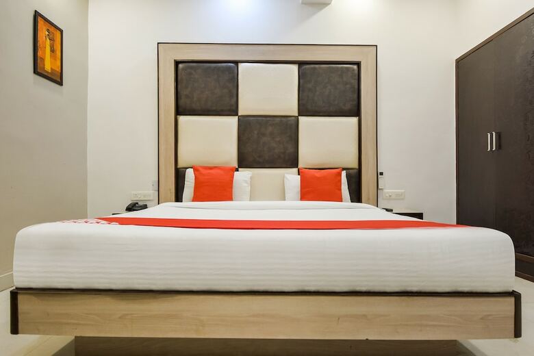 Oyo 60737 Hotel Purple Residency