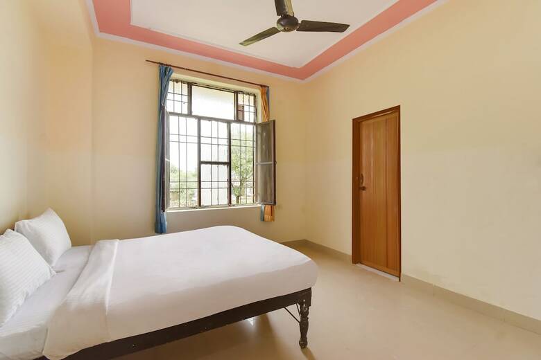 Hotel Spot On 60292 Shri United