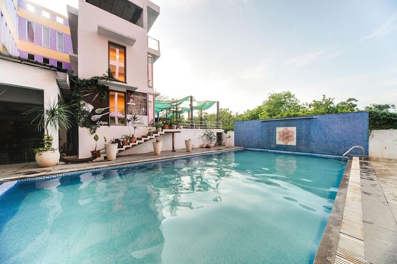 Hotel Oyo 43665 Purple Resort