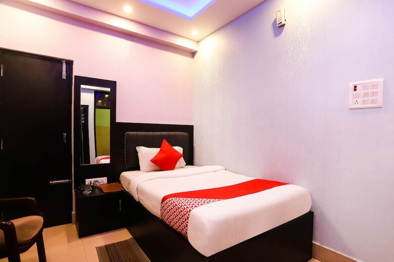 Oyo 40476 Hotel Devi Darbar