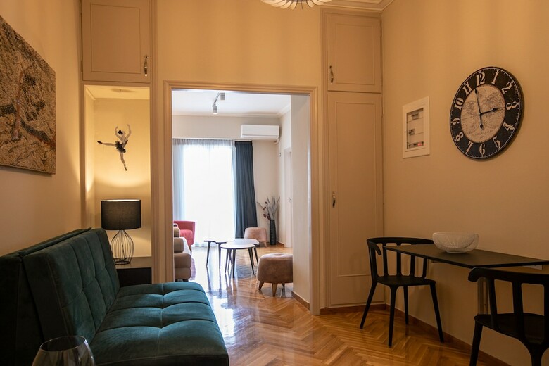 Luxurious 5 Bedroom-3 Bathroom Apartment 2- Athens