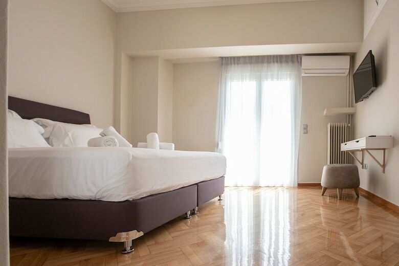 Luxurious 5 Bedroom-3 Bathroom Apartment 2- Athens