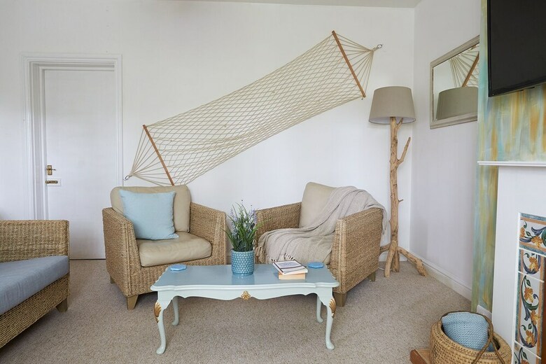Boutique Balcony Apartment At Bodorgan Manor