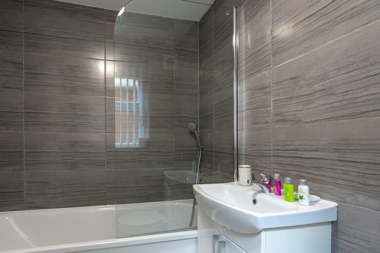 Lux Apartments 3 Bedroom House - Bala