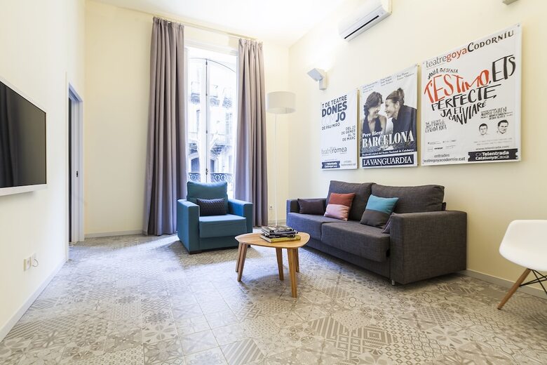 Apartamentos Uma Suites Pau Claris 4