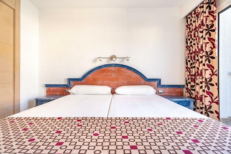 Apartamentos Cala Nova