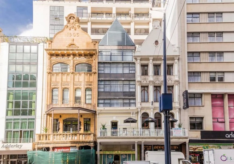 Modern High-rise Studio Apartment In Cbd