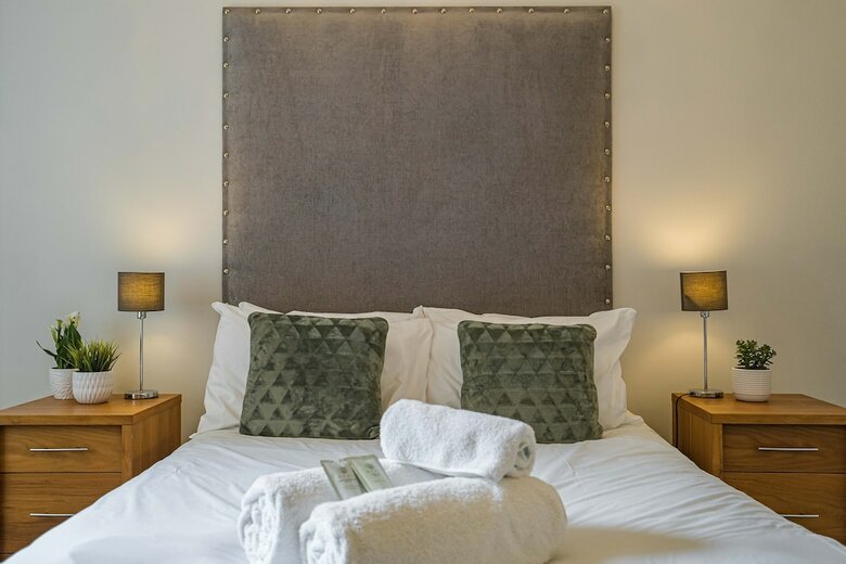 Chic 2 Br Apartment Near To Old Town