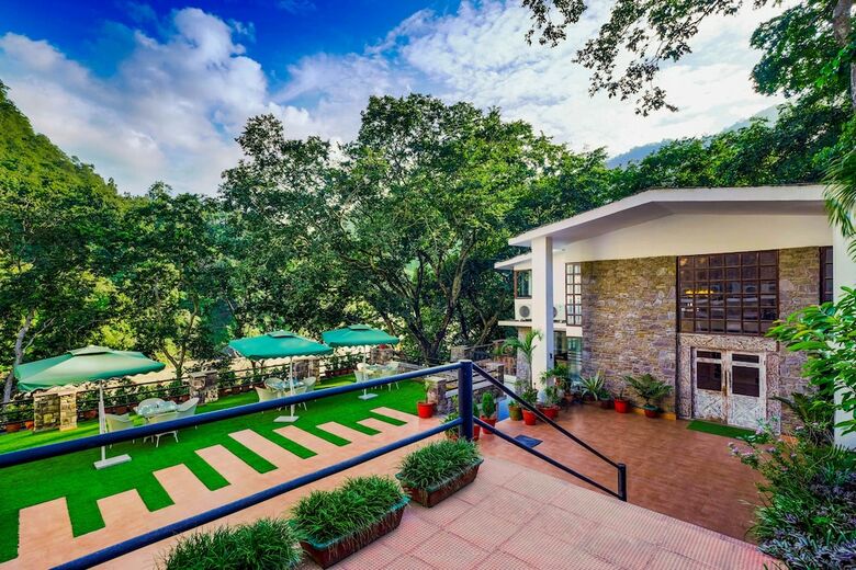 Hotel Summit By The Ganges Resort