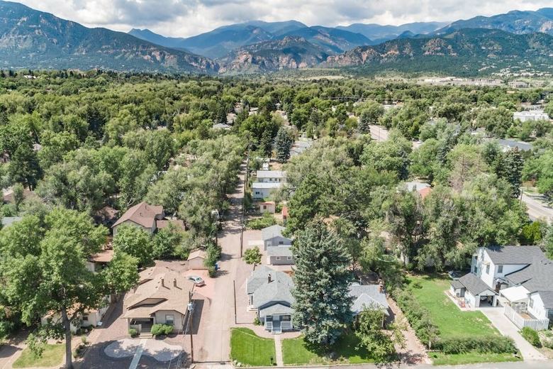 Apartamentos Couple's Mountain Getaway Close To Everything!