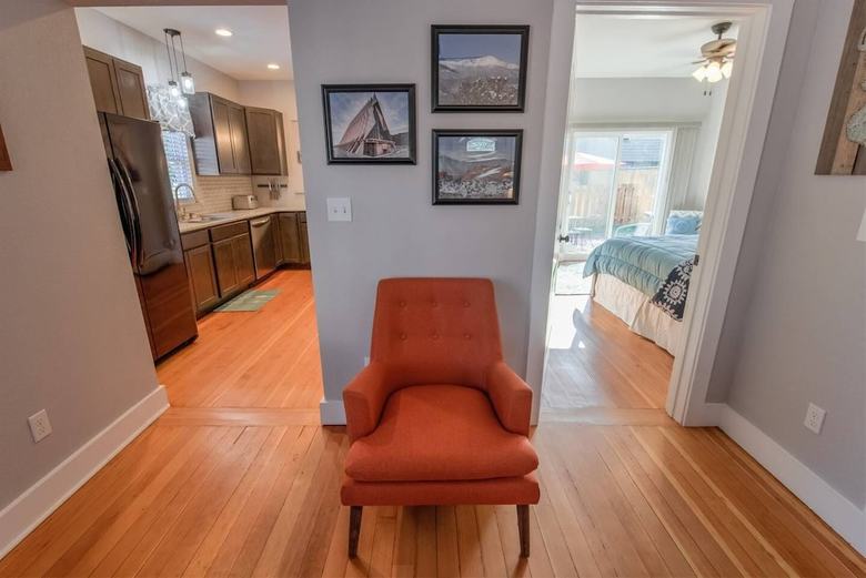 Apartamentos Couple's Mountain Getaway Close To Everything!