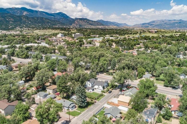 Apartamentos Couple's Mountain Getaway Close To Everything!