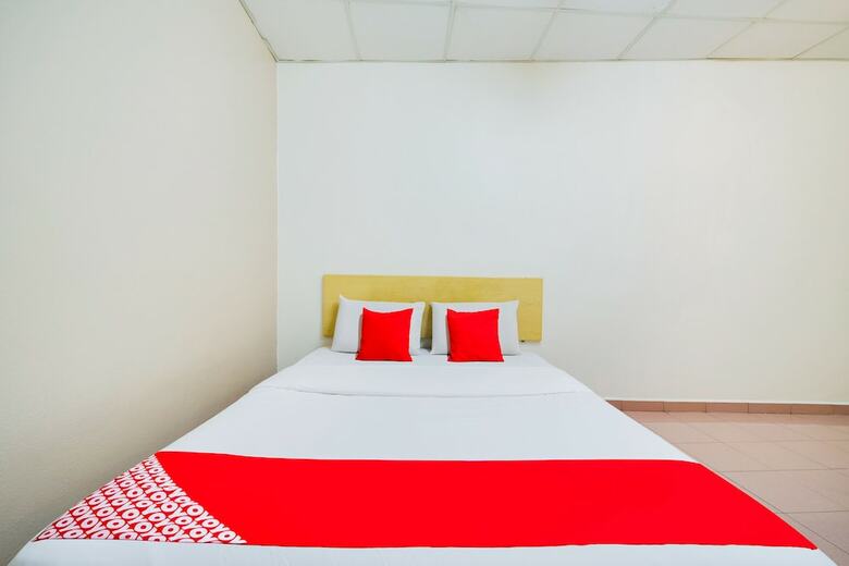 Oyo 89461 Cp Hotel
