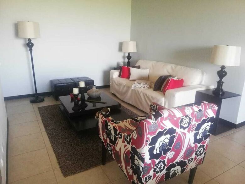 Apartment By Airport On Way To Beach