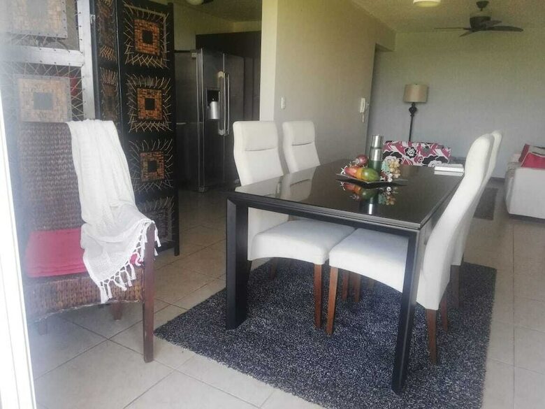 Apartment By Airport On Way To Beach