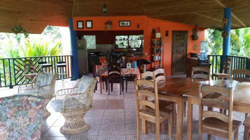 Hostal Inn The Bush Eco-jungle Lodge