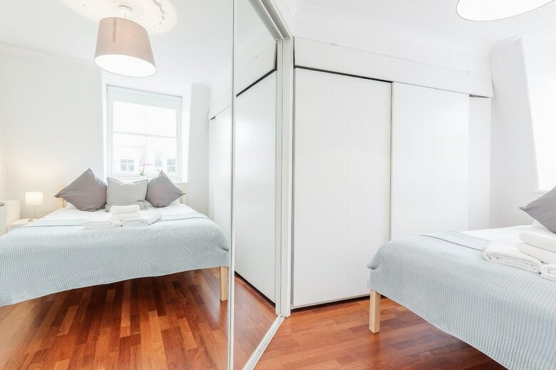 Bright Stylish Nott Hill Apart Sleeps 6