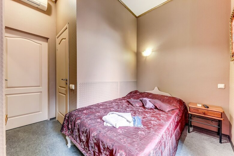 Hotel Guest Rooms On Nevsky Prospekt 47