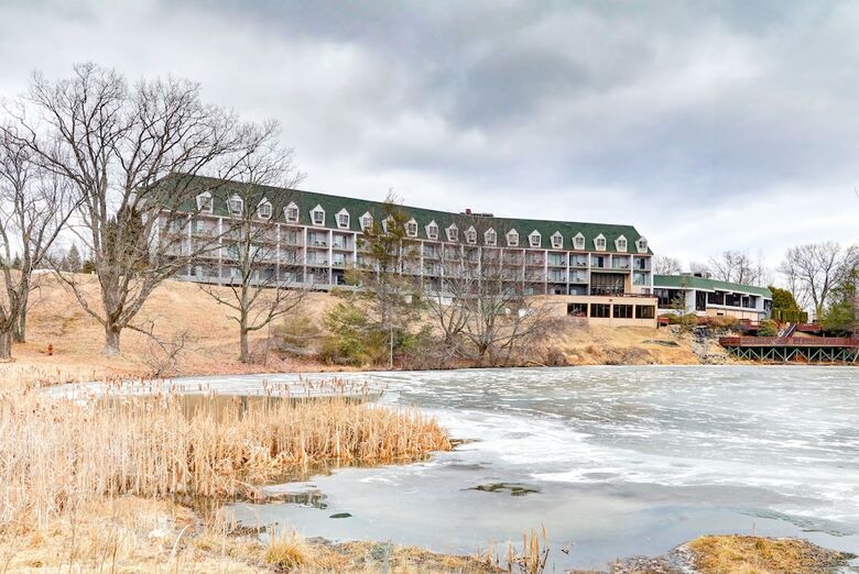 Hotel Chateau Resort & Conference Center