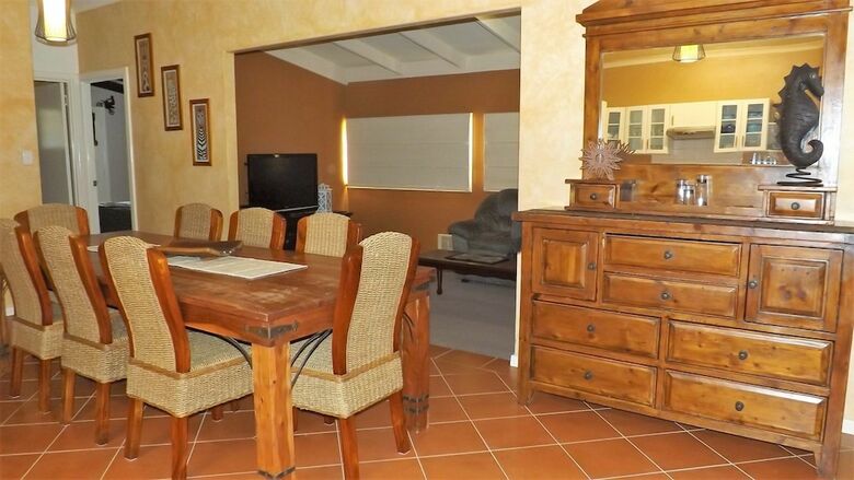 Beach Trails Retreat - Close To Beach & Pet Friendly