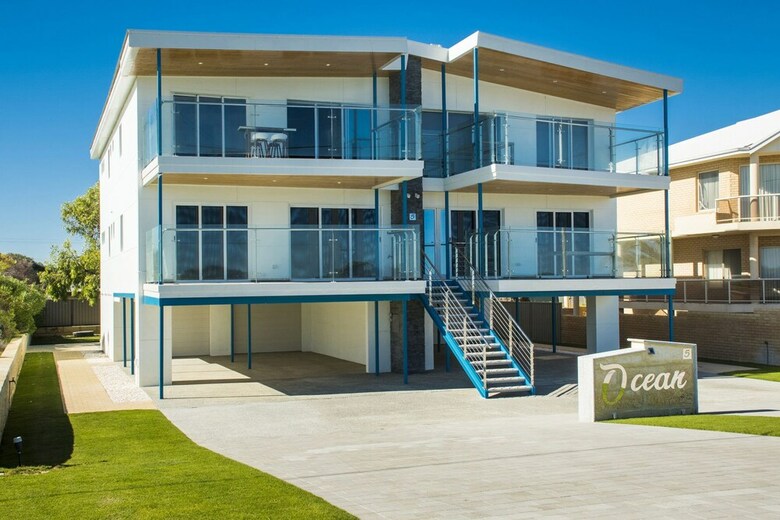 Oceans Up - Luxury Apartment With Ocean Views