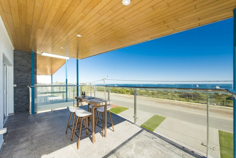 Oceans Up - Luxury Apartment With Ocean Views