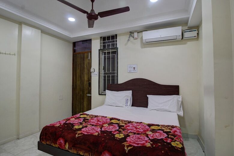Spot On 45084 Hotel Navaratna Deluxe