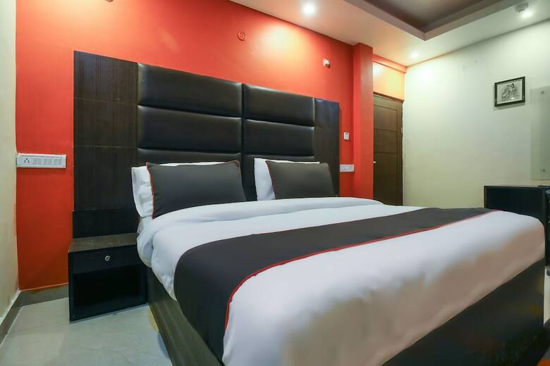 Hotel Collection O 50114 S R Grand Charbagh