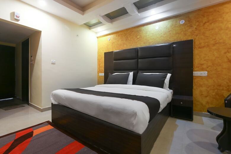 Hotel Collection O 50114 S R Grand Charbagh