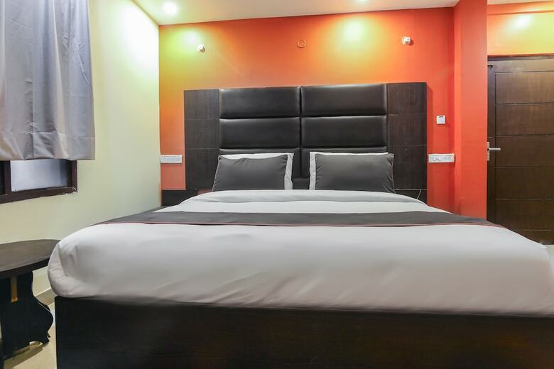 Hotel Collection O 50114 S R Grand Charbagh